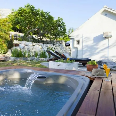 Holiday Nona Makarska